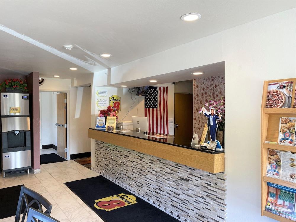 Super 8 By Wyndham Pittsburgh/Monroeville Exterior photo