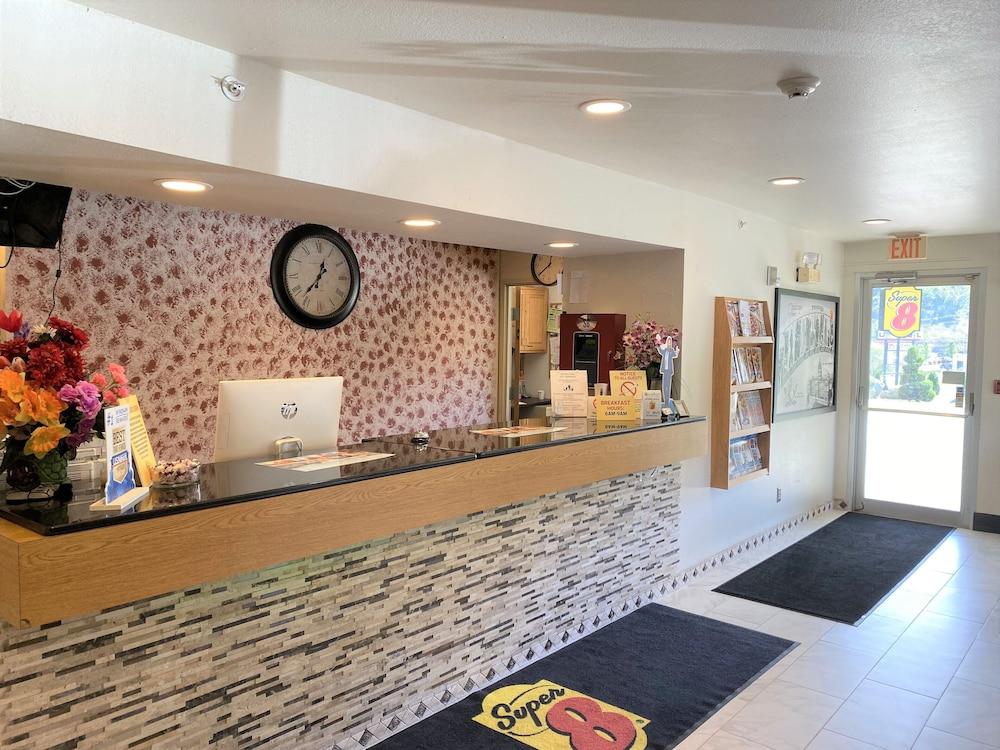 Super 8 By Wyndham Pittsburgh/Monroeville Exterior photo