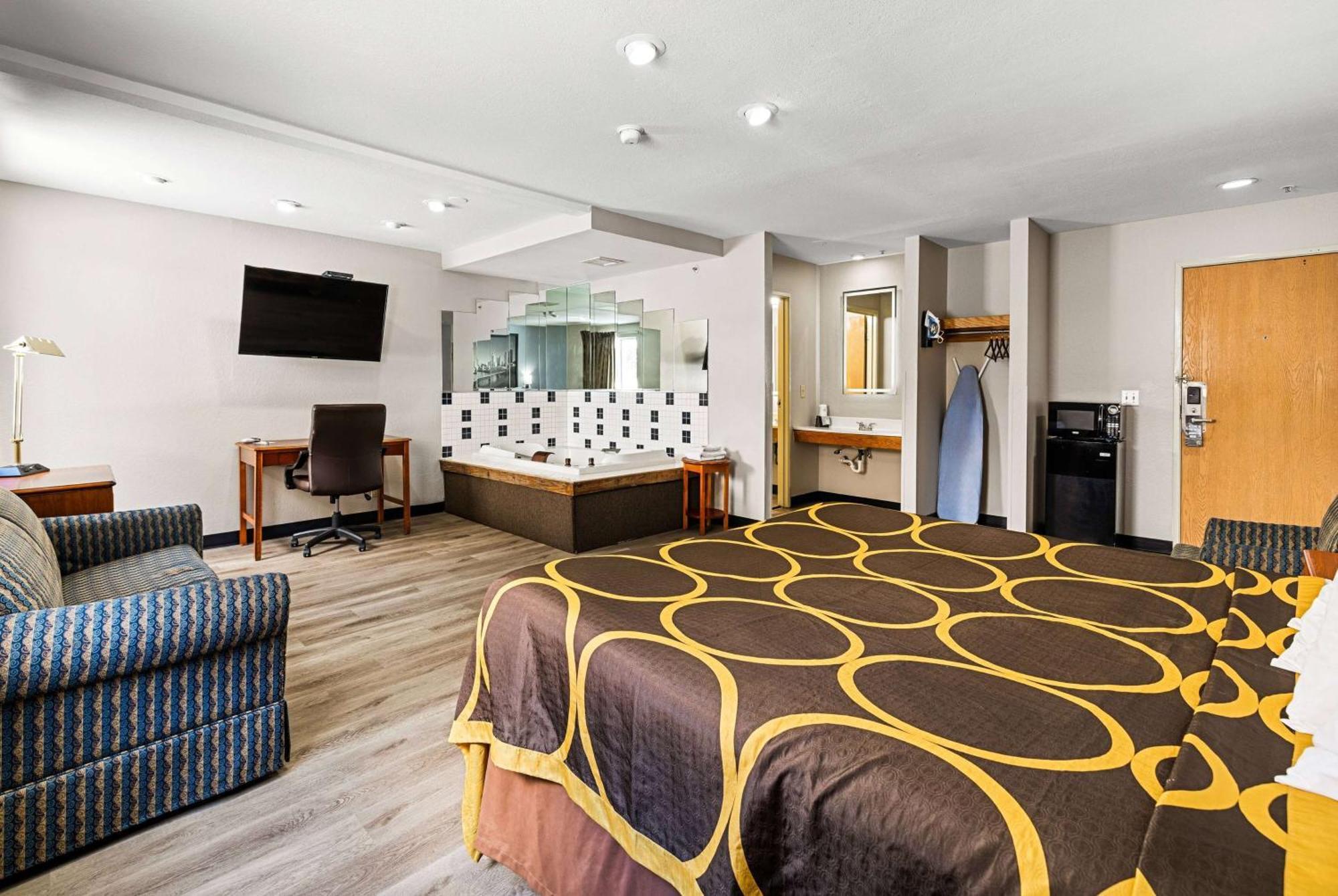 Super 8 By Wyndham Pittsburgh/Monroeville Exterior photo