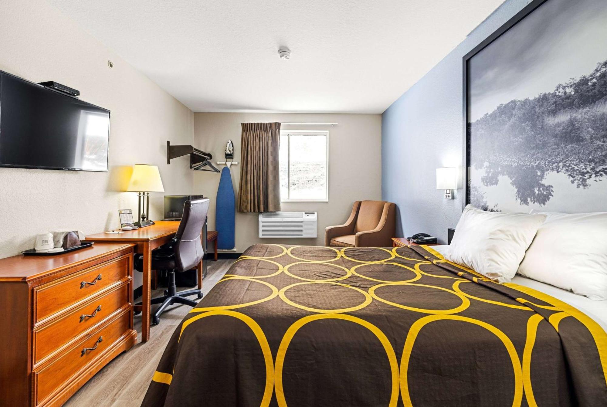 Super 8 By Wyndham Pittsburgh/Monroeville Exterior photo