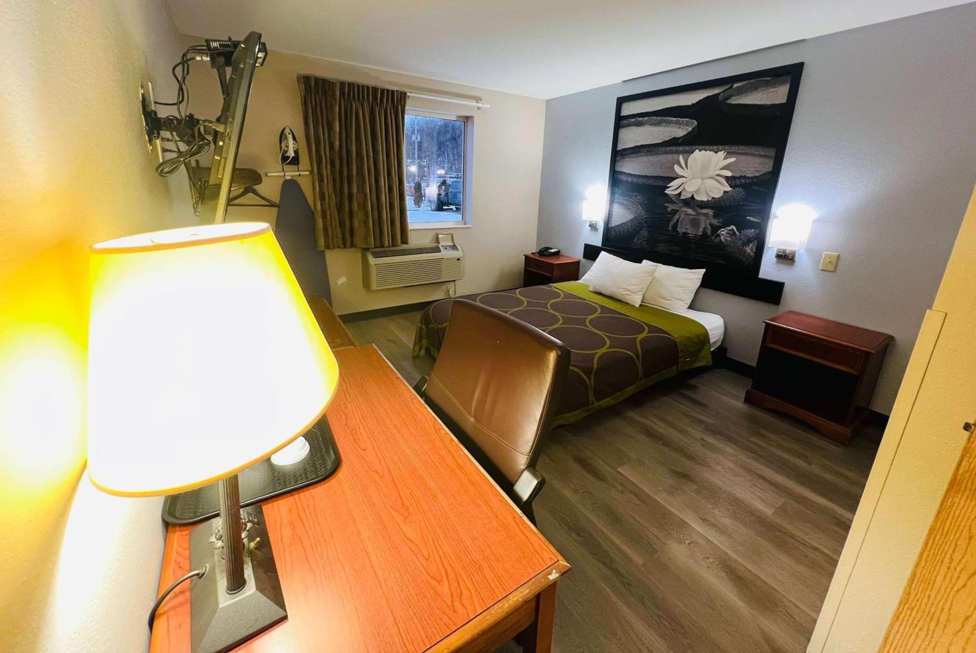 Super 8 By Wyndham Pittsburgh/Monroeville Exterior photo
