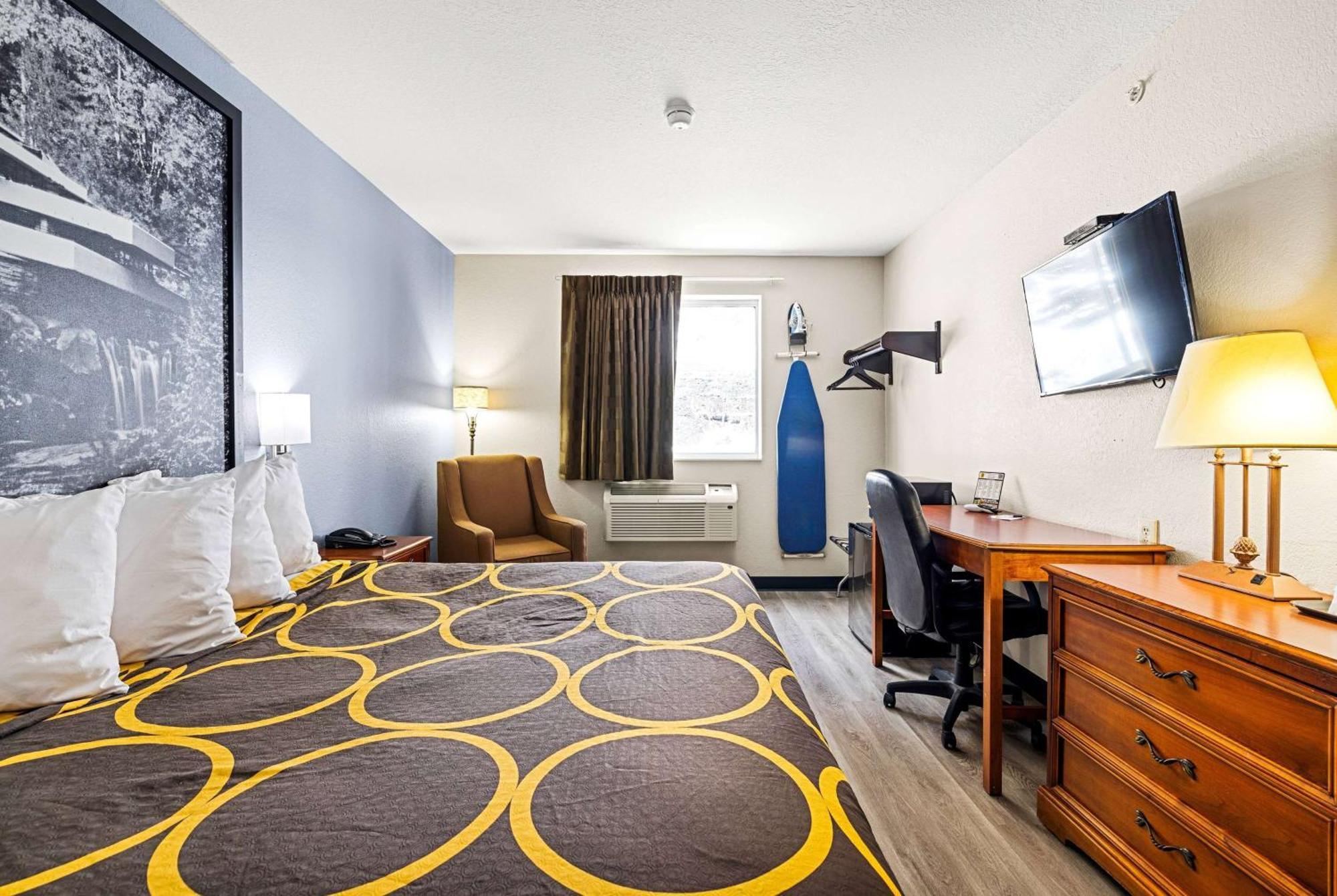 Super 8 By Wyndham Pittsburgh/Monroeville Exterior photo