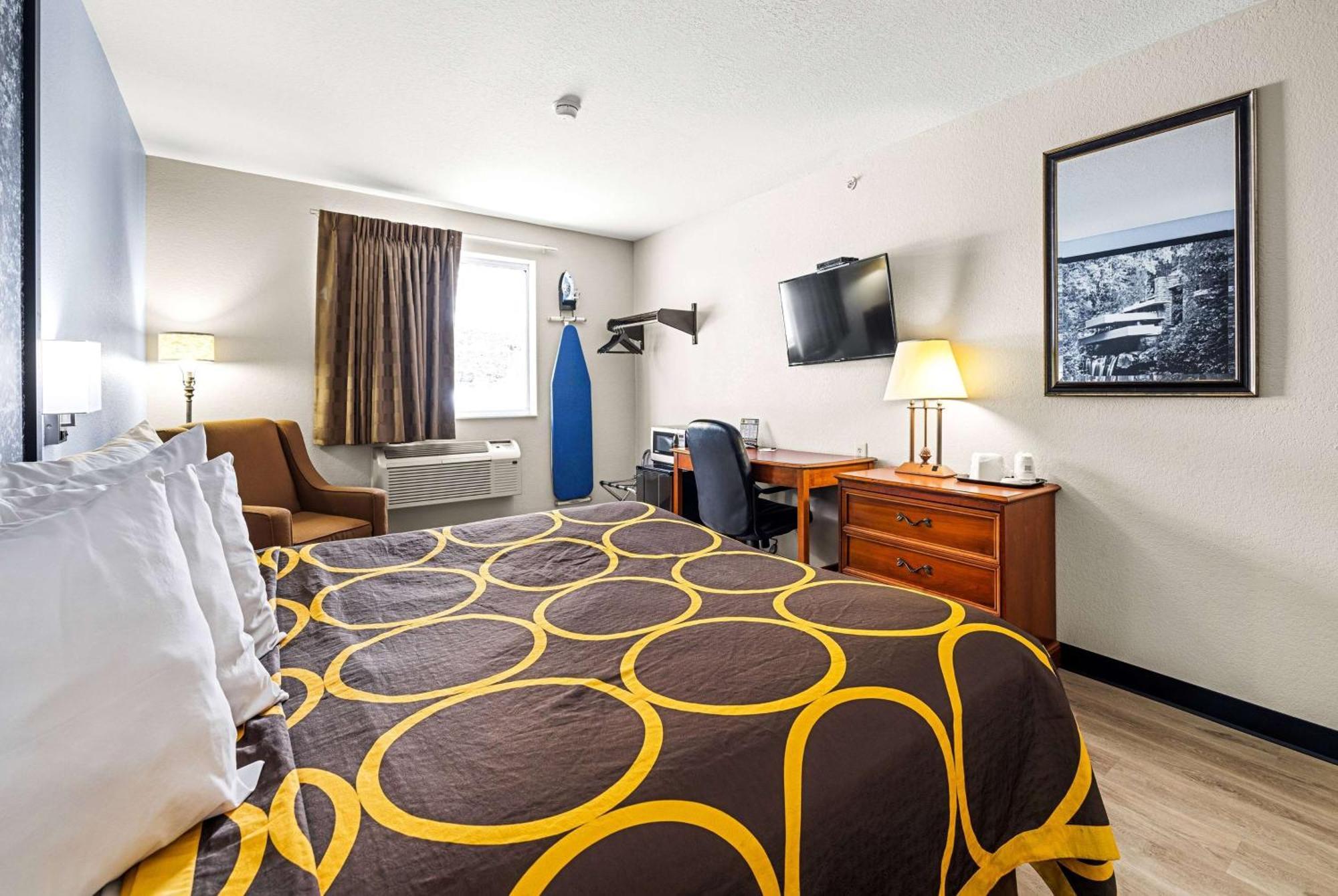 Super 8 By Wyndham Pittsburgh/Monroeville Exterior photo