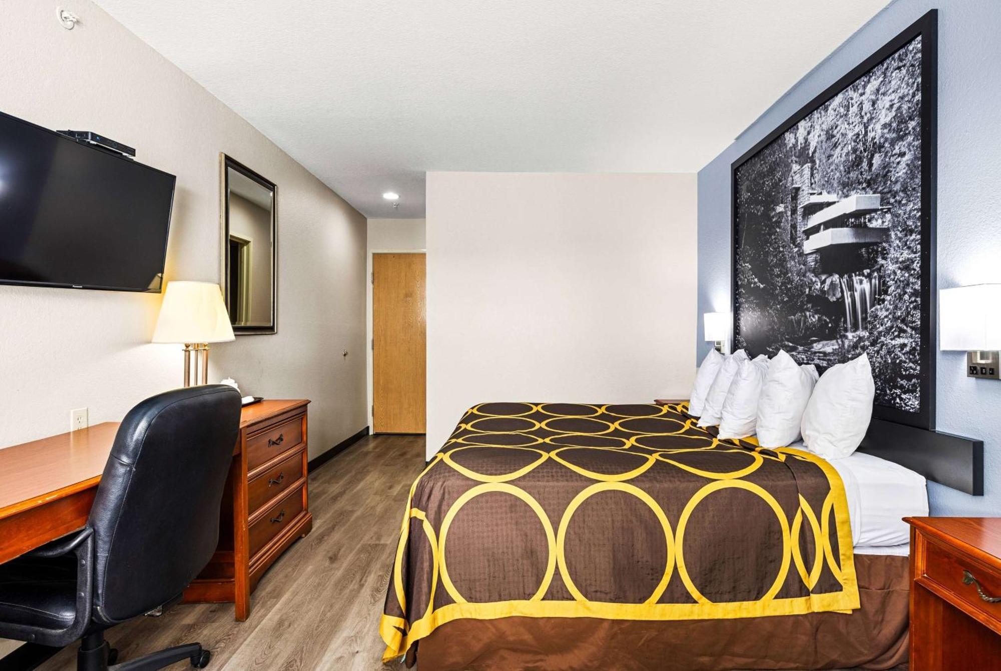 Super 8 By Wyndham Pittsburgh/Monroeville Exterior photo